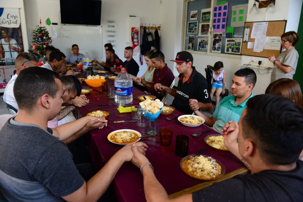 Casa Libertad es un hogar donde todo se comparte: las alegrías, las luchas, los logros y también lo cotidiano. 