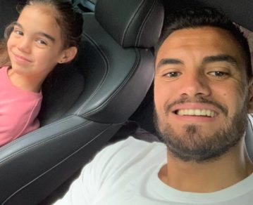 Así fue el debut de Sergio Romero como peluquero de su hija mayor