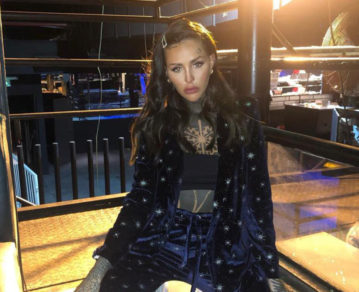 El sugerente outfit con el que Cande Tinelli sorprendió en una mirror selfie: "Vuelta a clases"