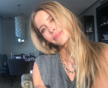 Guillermina Valdés posó en traje de baño y mostró su lujoso vestidor: minimalista y súper amplio