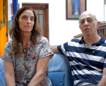 La historia de Mimi: la niña fue criada durante tres años por padres de tránsito y la Justicia la dio en adopción a otra familia. Los famosos hacen campaña por ella