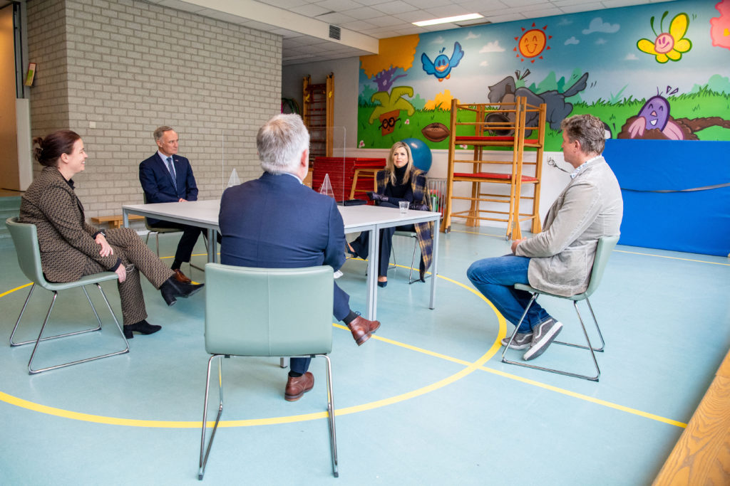 La Reina Máxima de los Países Bajos visitando la Escuela de San Valentín en Rotterdam