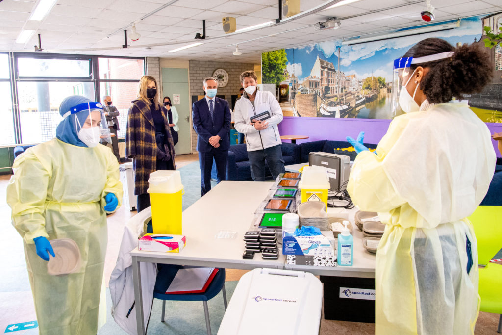 La Reina Máxima de los Países Bajos visitando la Escuela de San Valentín en Rotterdam