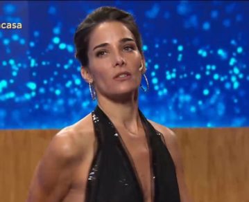 ¿Qué se puso? Juana Viale lució un vestido con súper escote y espalda descubierta: le llovieron piropos políticos