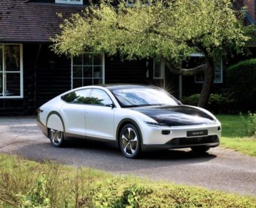 Auto solar eléctrico promete 750 kilómetros de autonomía