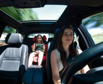 Crean un sistema para prevenir que niños se queden encerrados dentro del auto