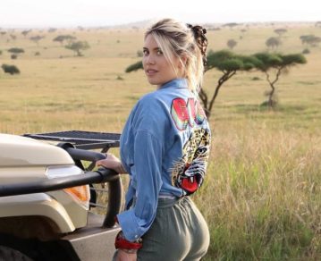 Wanda Nara: cuánto vale la cartera animal print que lució durante sus vacaciones en África