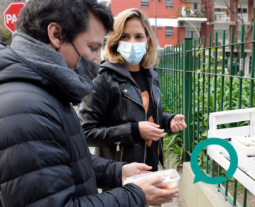 Punto plato: la movida solidaria porteña que le da un plato de comida al que más lo necesita