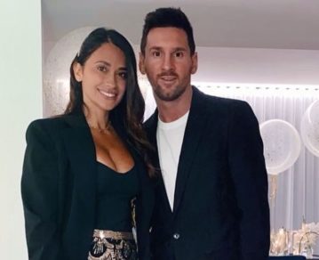 Antonela Roccuzzo publicó una tierna foto junto a Messi en el avión rumbo a París