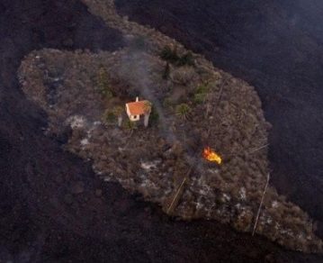 Volcán en La Palma: la lava terminó por destruir "la casa del milagro"