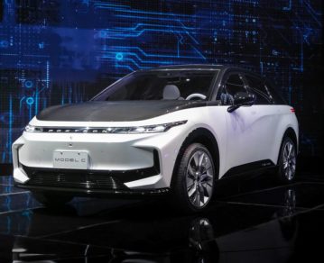 Foxconn, la empresa que fabrica los iPhone, presentó sus autos eléctricos