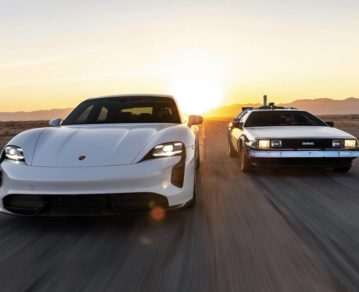 Porsche homenajea a Volver al Futuro para promocionar a las electrolineras de carga rápida