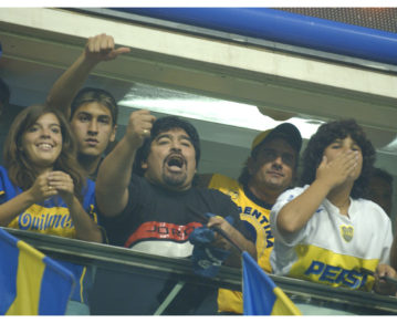 La historia secreta del palco de Maradona en La Bombonera: un negocio millonario que divide a los hijos del Diez