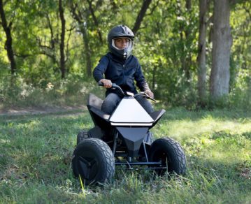 Cómo es el Cyberquad for Kids, el cuatri eléctrico para niños inspirado en la Tesla Cybertruck