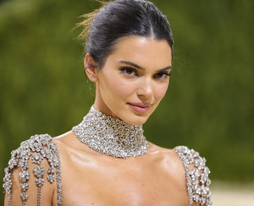 Kendall Jenner respondió a las fuertes críticas por el polémico vestido que usó en la boda de su mejor amiga