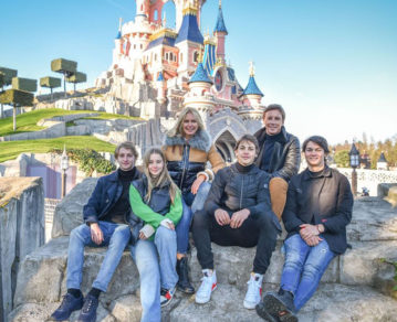 Valeria Mazza cumple 50 años y lo festeja en Disneyland París con su familia