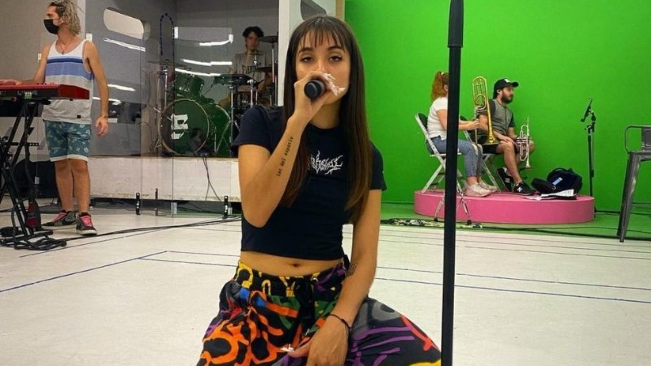 Dieron detalles de la cantante que habría bajado a María Becerra de un show  ESPECTÁCULO El Intransigente