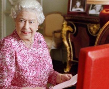 La Reina Isabel II celebró sus 70 años en el trono con un gesto a Carlos y Camila