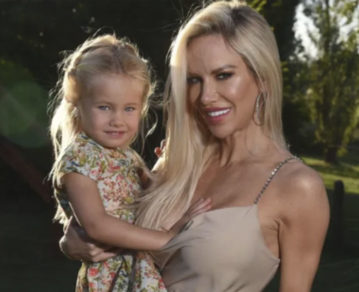 “Flower power”, el ítem fashionista de Matilda, la hija de Luciana Salazar, para sus looks
