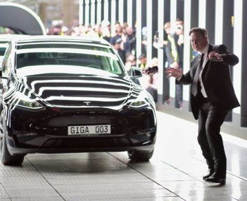 El baile de Elon Musk en la inauguración de la fábrica de Tesla en Alemania