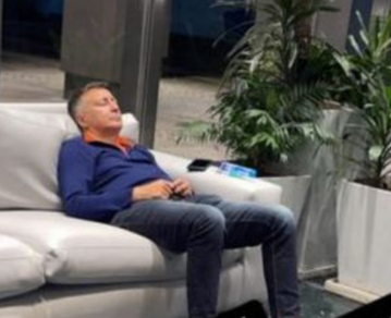 ¡Insólito! Rolando Graña se quedó dormido en el hall de su edificio tras olvidarse las llaves