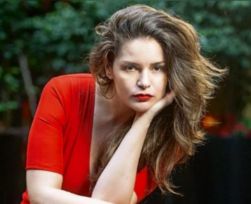 Romina Ricci reveló que un colega quiso sobrepasarse con ella en un rodaje y la actriz le dio un cachetazo frente a todo el set: "le acomodé las ideas"