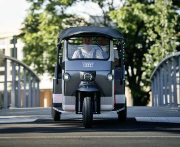 Autos eléctricos: utilizan baterías viejas en bicitaxis eléctricos de la India