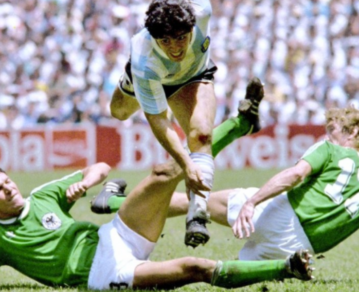 Subastaron la camiseta que Diego Maradona usó en la final contra Alemania en 1986: se pagó una fortuna