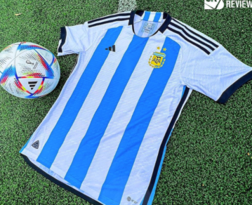 Filtraron imágenes de cuál será la camiseta Argentina en el Mundial de Qatar 2022: blanca con rayas celestes y tiras negras