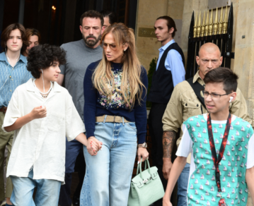 ¡Luna de miel en familia! Jennifer López y Ben Affleck disfrutan de su viaje a Paris con sus hijas Emme Muñiz, Seraphina y Violet
