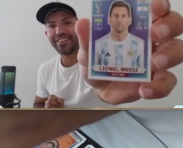 ¡Fan número uno! La felicidad del Kun Agüero al conseguir la figurita de Lio Messi