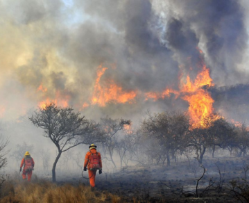 Dramática situación en Córdoba por los incendios forestales: las llamas avanzan sobre un pueblo