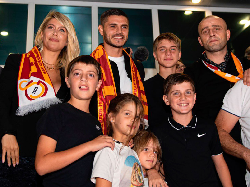 Wanda Nara y Mauro Icardi llegaron a Turquía en jet privado y autoridades  del club les dieron la bienvenida en la lujosa mansión donde vivirán –  GENTE Online