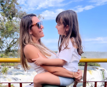 El peor Día de la Madre para Floppy Tesouro: se quebró los dos pies