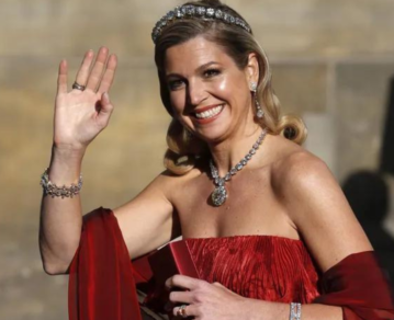 Máxima Zorreguieta volvió a marcar tendencia con un look total red