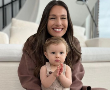 Pampita compartió fotos vintage y sorprendió por el parecido con su hija Ana