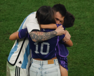 Tras el triunfo de Argentina en Qatar: las mejores fotos de los jugadores con sus familias