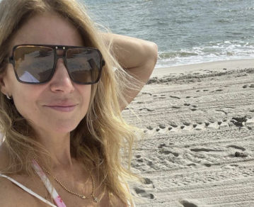 Flavia Palmiero sabe cómo lucir un look de playa estilo años '60