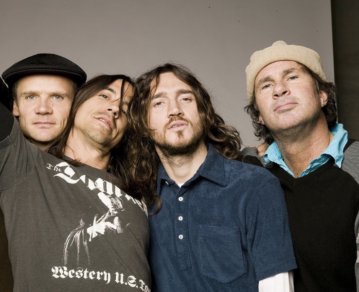 John Frusciante, el guitarrista que casi pierde los brazos, y su regreso triunfal a los Red Hot Chili Peppers