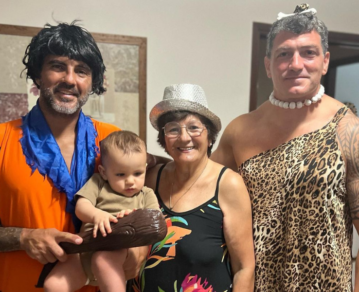 El original disfraz de Luca Cubero para el cumpleaños de su abuela, Angela Cubero