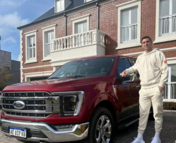 Así es la mansión estilo inglés de Dibu Martínez en Mar del Plata