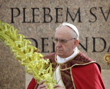 El Papa Francisco presidió la misa del Domingo de Ramos tras su hospitalización por bronquitis