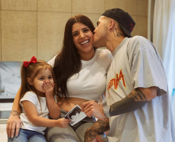 Enzo Fernández anunció que su esposa Valentina Cervantes está embarazada y Olivia tendrá un hermanito