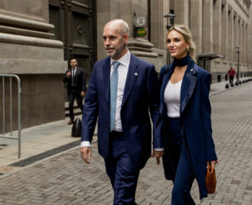 Horacio Rodríguez Larreta y Milagros Maylin: después de asistir al Tedeum, visitaron un centro de jubilados en Liniers