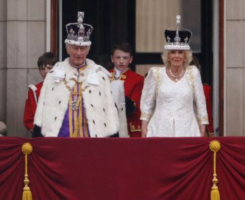 Las 5 diferencias entre la Coronación de Carlos III y la de la reina Isabel II, su madre