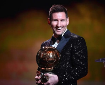 Lionel Messi recibió su octavo Balón de Oro en el día en que Diego Maradona hubiera cumplido 63 años