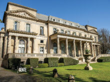 La fastuosa entrada del Palacio Sans Souci.