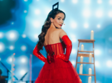 Natalia Oreiro y su look total red para la final de Got Talent Uruguay