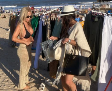 Graciela Alfano se compró un pantalón en una tienda ambulante en las playas de Punta del Este