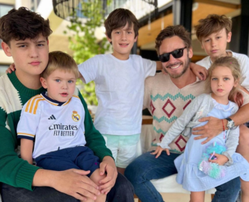 Días de playa y noches de fogones: así son las divertidas vacaciones de Benjamín Vicuña y todos sus hijos en Chile
